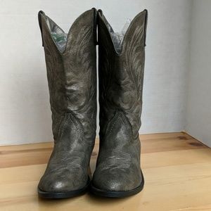 Rampage grey boots LIKE NEW!
